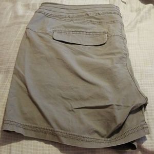 Nau shorts